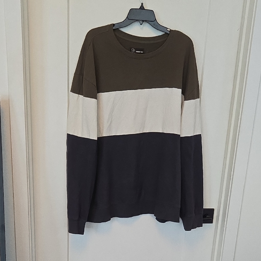 Original Use Green and White Sweatshirt Crew Neck Casual Fit